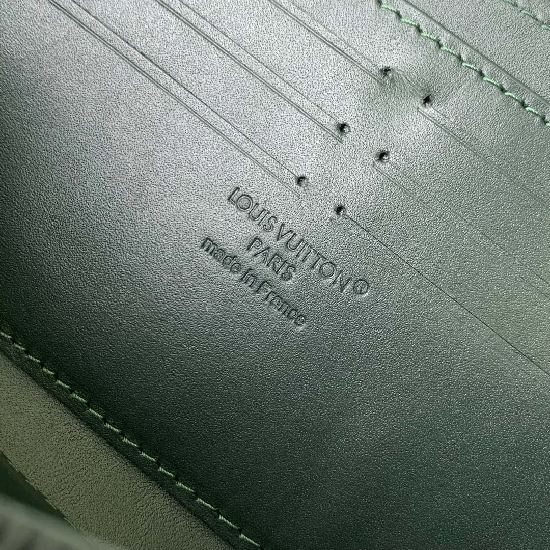 LV M27178 Louis Vuitton Zippy Wallet Horizontal Forest Green