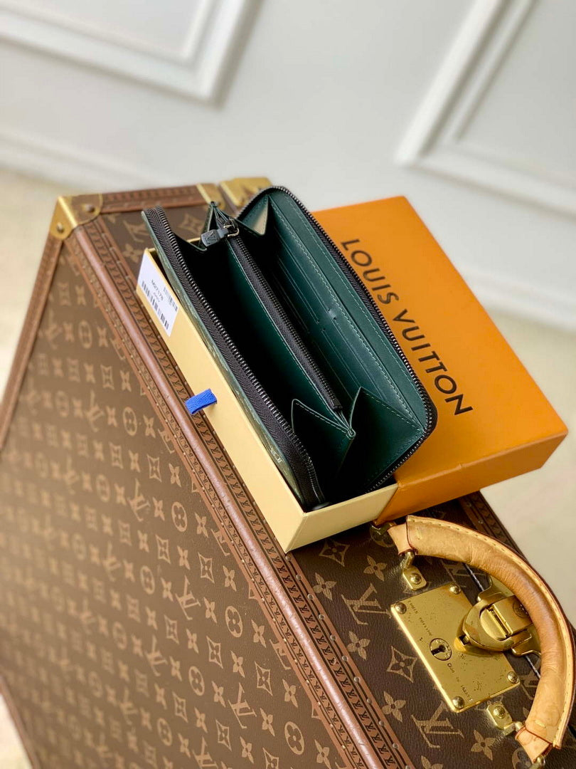 LV M27178 Louis Vuitton Zippy Wallet Horizontal Forest Green