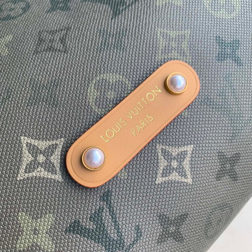 LV M27181 Louis Vuitton Vagabond Hobo Bag Khaki