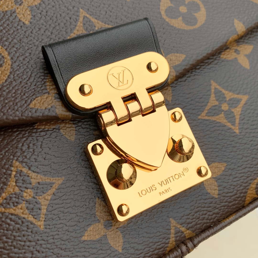 LV M27266 Louis Vuitton Trunkie East West Handbag