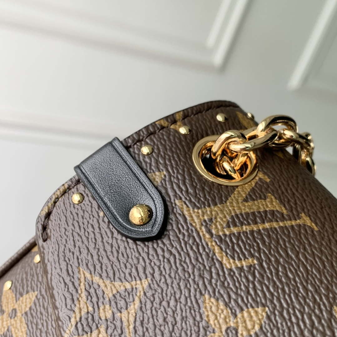 LV M27266 Louis Vuitton Trunkie East West Handbag