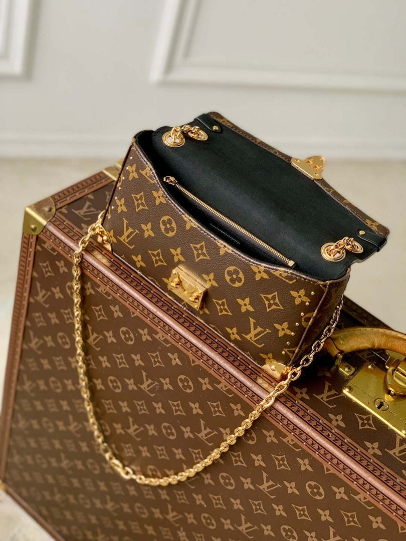 LV M27266 Louis Vuitton Trunkie East West Handbag