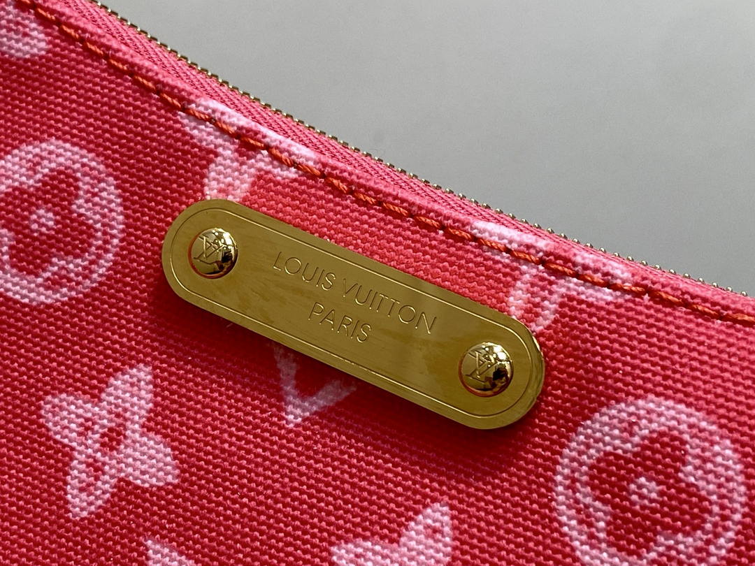 LV M27719 Louis Vuitton Liv Pochette Bag Other Monogram Canvas