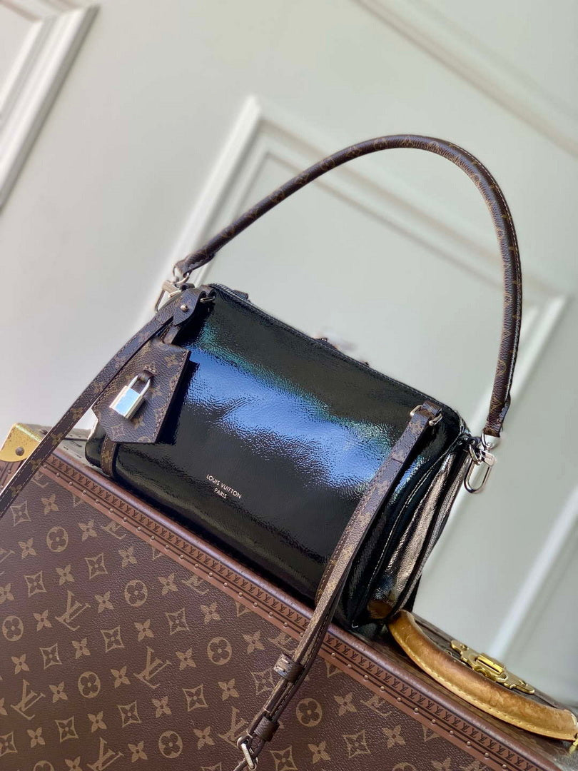 LV M27920 Louis Vuitton Express PM Bag Black
