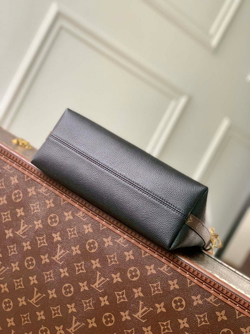 Louis Vuitton LV M29195 Multipass Handbag Other Leathers Black