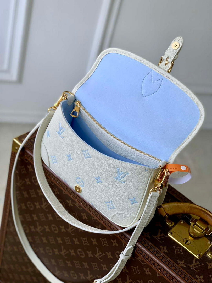LV M28054 Louis Vuitton Diane Handbag Milky White/Blue