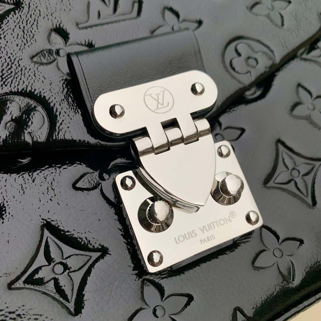LV M28137 Louis Vuitton Trunkie Handbag Black