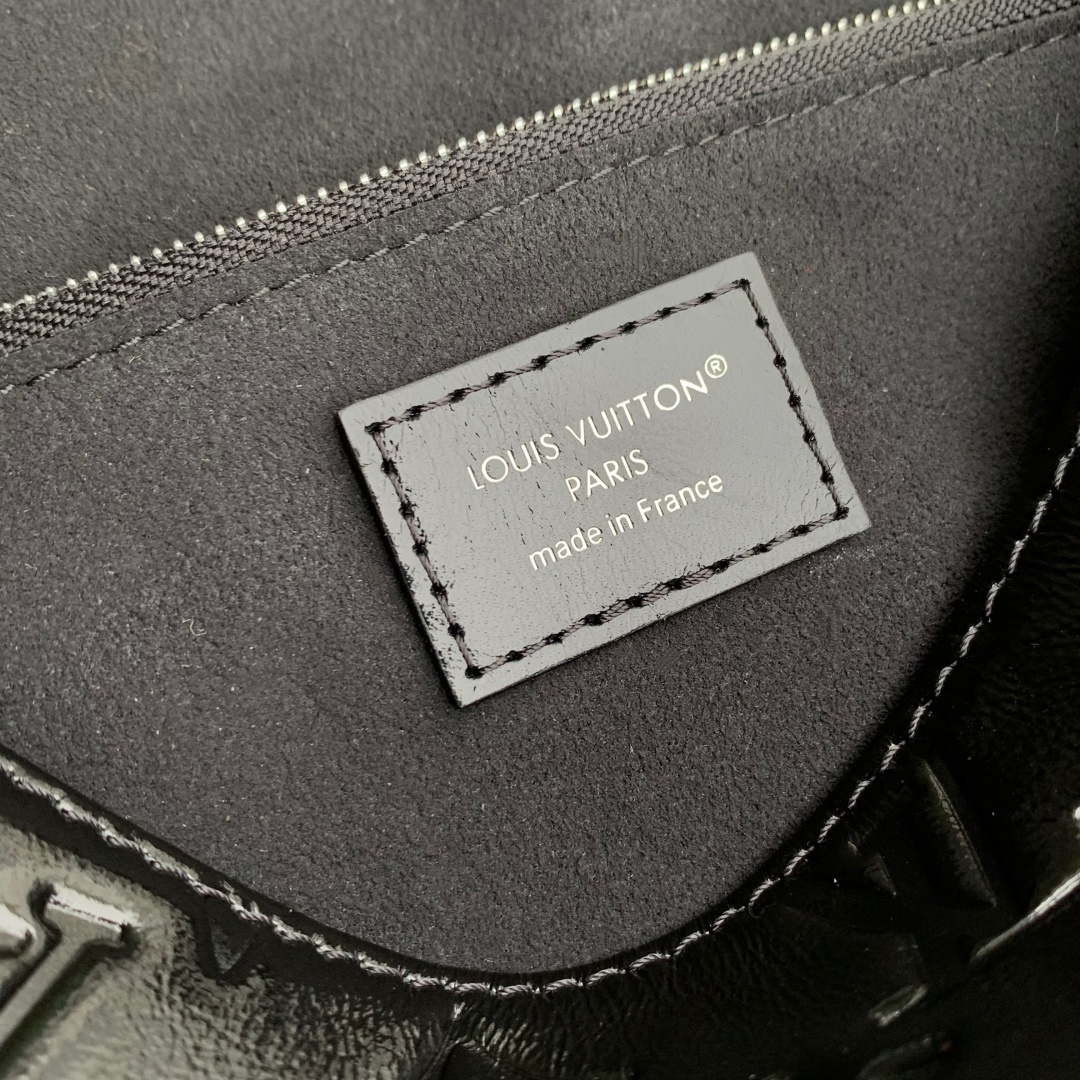 LV M28137 Louis Vuitton Trunkie Handbag Black