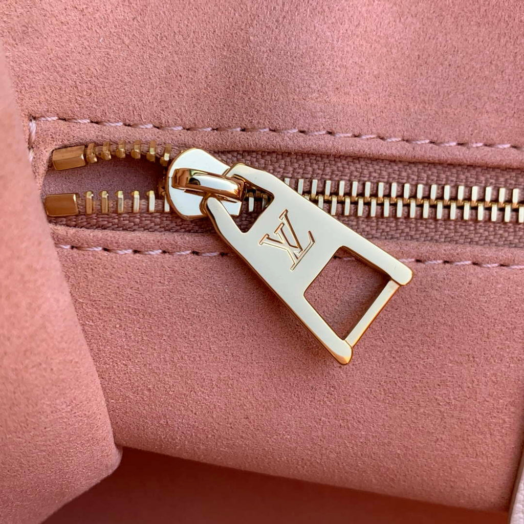 LV M28313 Louis Vuitton OnTheGo PM Bag Milky White/Peach