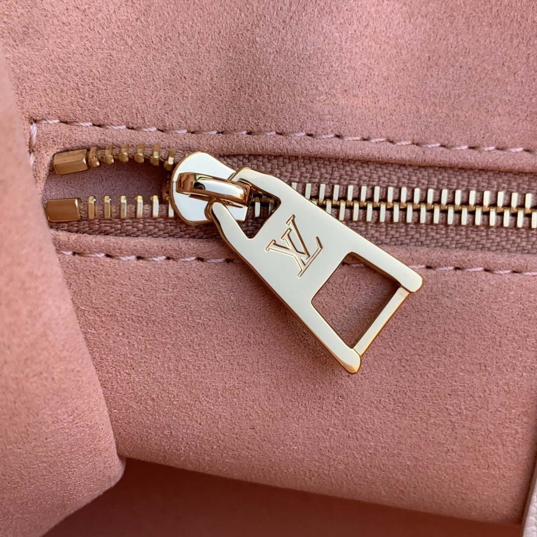 LV M28313 Louis Vuitton OnTheGo PM Bag Milky White/Peach