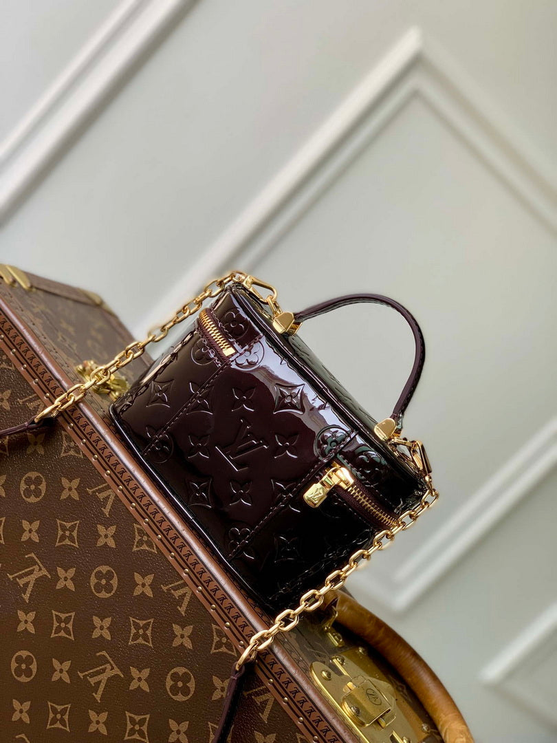 LV M28334 Louis Vuitton Vanity Chain Pouch Bag Datewood