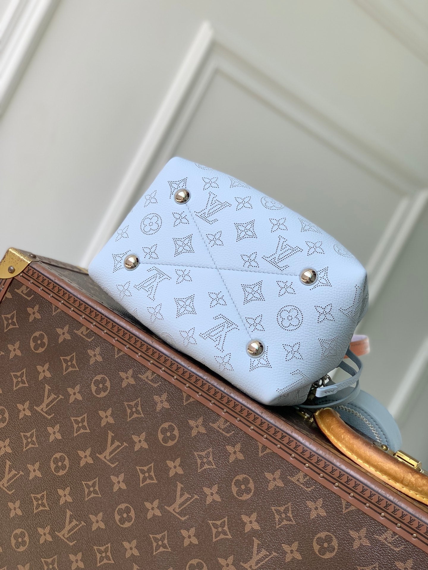 LV M28885 Louis Vuitton Bella Handbag Bleu Olympe