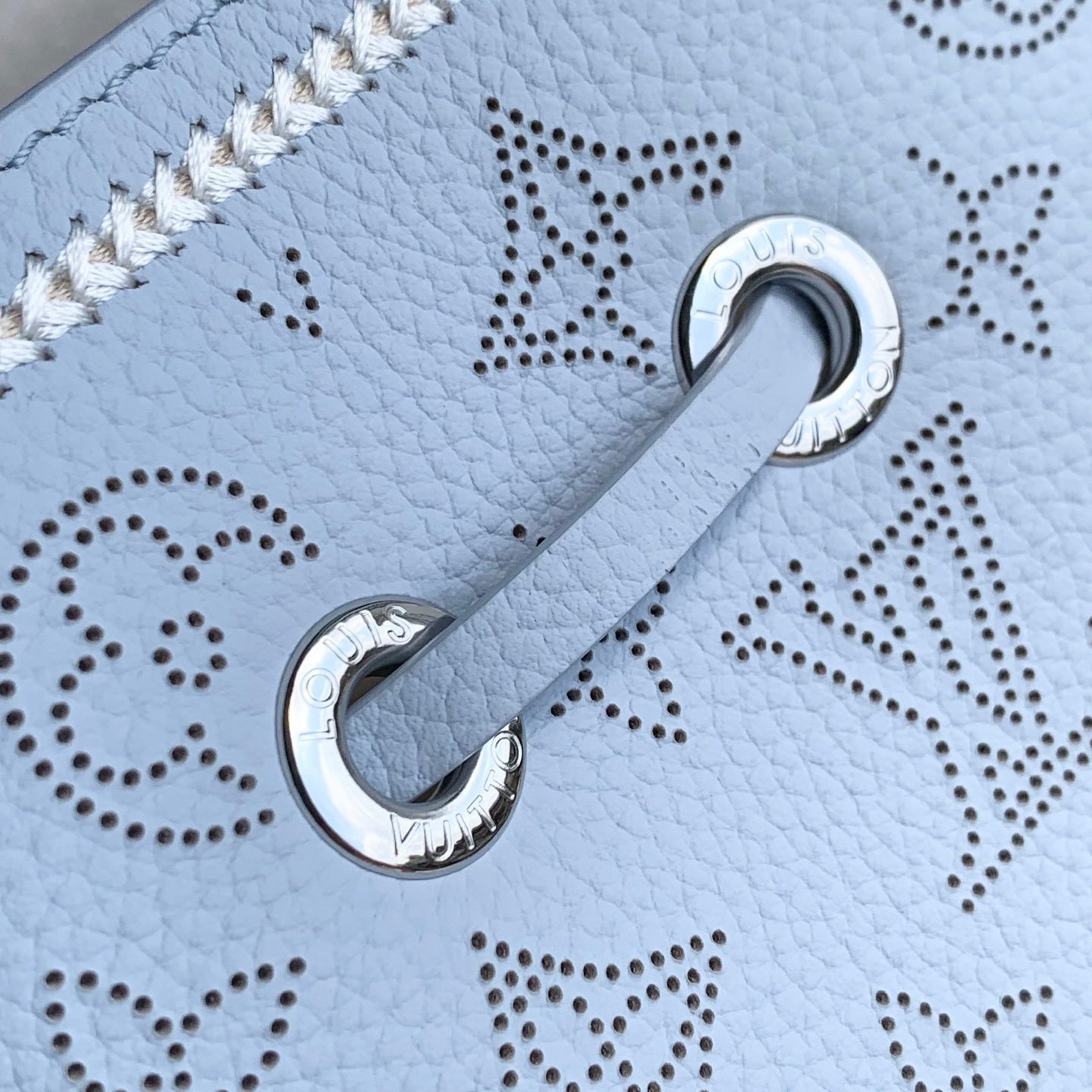LV M28885 Louis Vuitton Bella Handbag Bleu Olympe