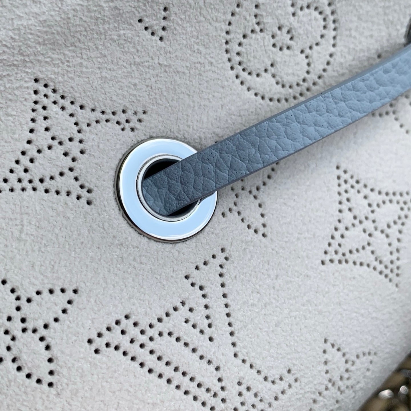 LV M28885 Louis Vuitton Bella Handbag Bleu Olympe