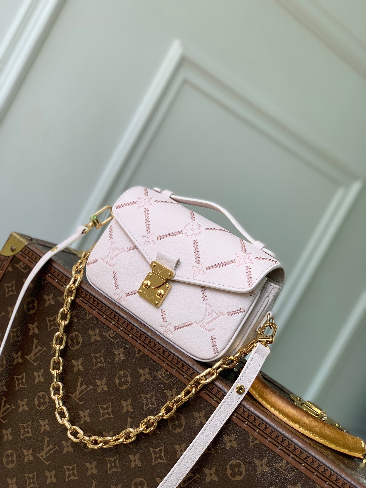 LV M29488 Louis Vuitton Pochette Métis East West Bag Light Bliss Couture