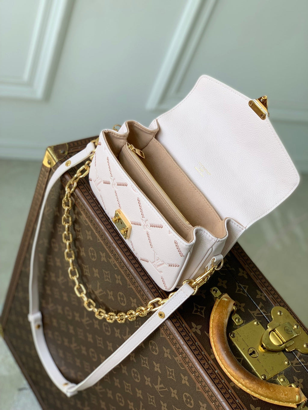 LV M29488 Louis Vuitton Pochette Métis East West Bag Light Bliss Couture