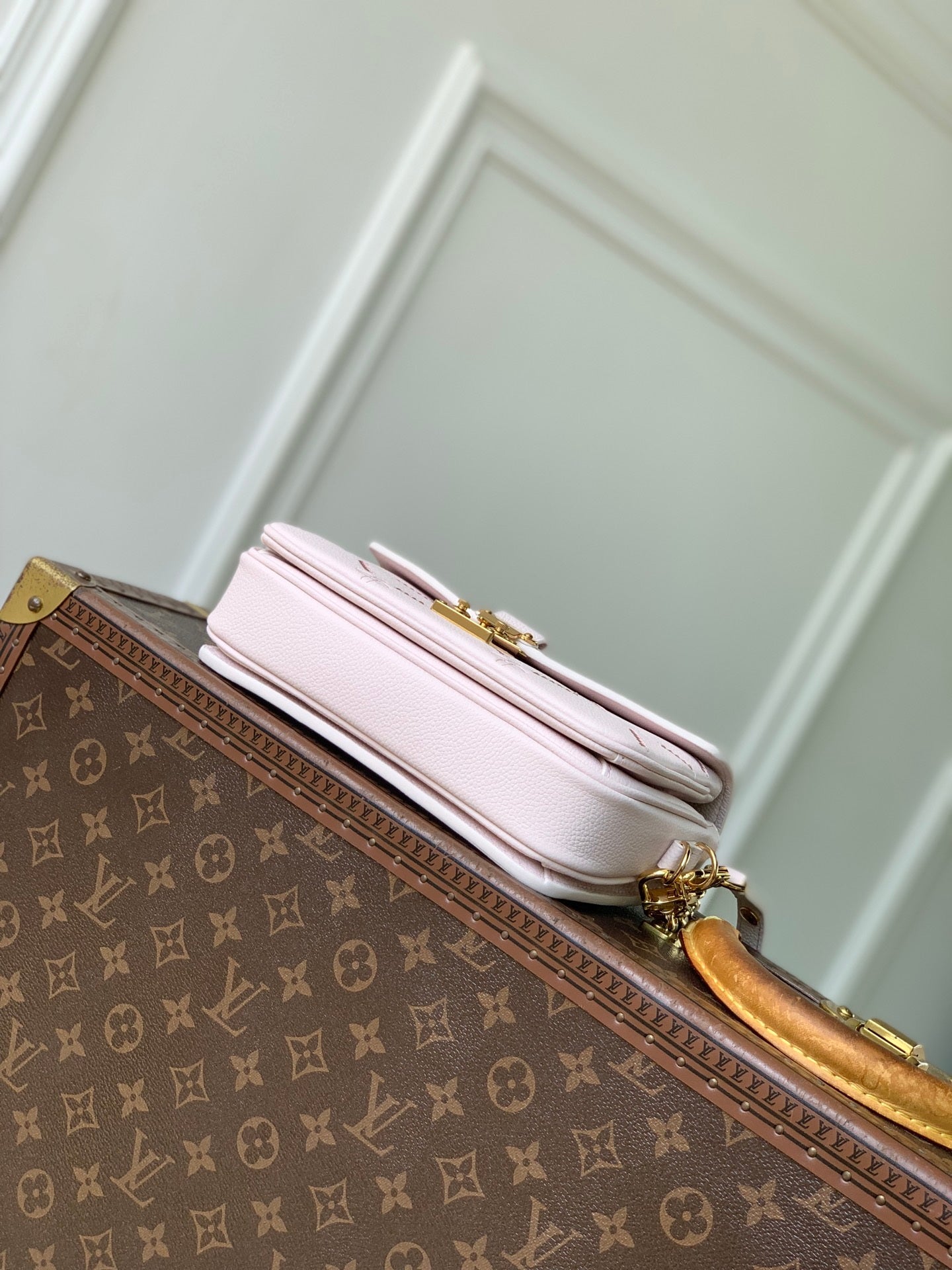 LV M29488 Louis Vuitton Pochette Métis East West Bag Light Bliss Couture - Default Title - View 4