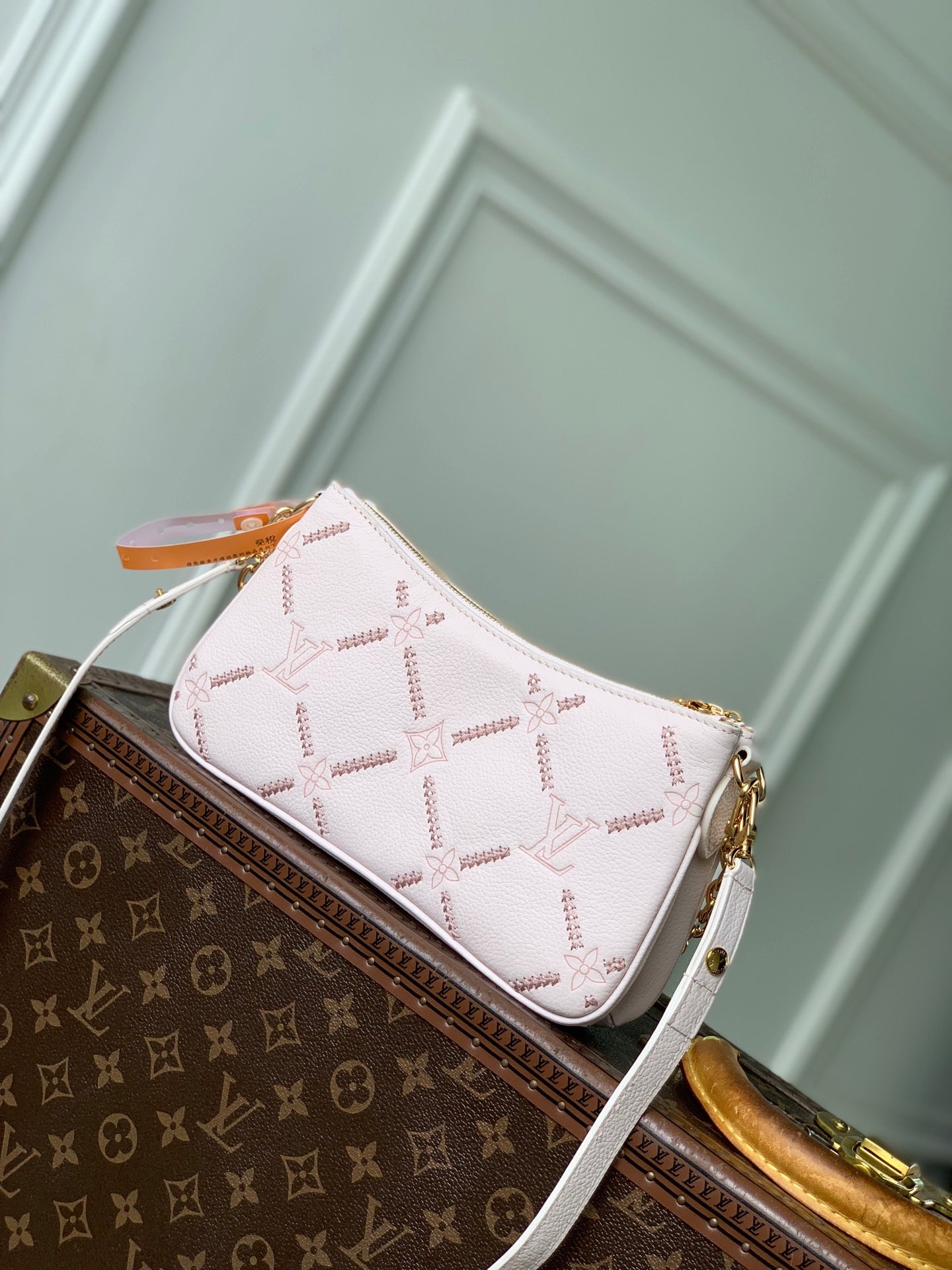 LV M29495 Louis Vuitton Pochette Liv Bag Light Bliss Couture - Default Title - View 3