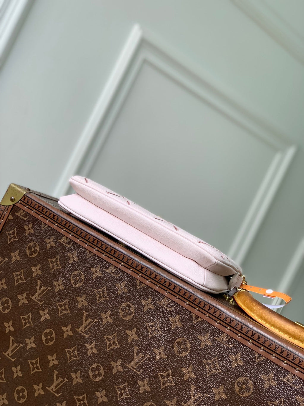 LV M29495 Louis Vuitton Pochette Liv Bag Light Bliss Couture