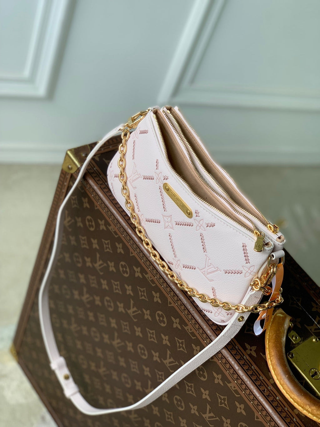 LV M29495 Louis Vuitton Pochette Liv Bag Light Bliss Couture