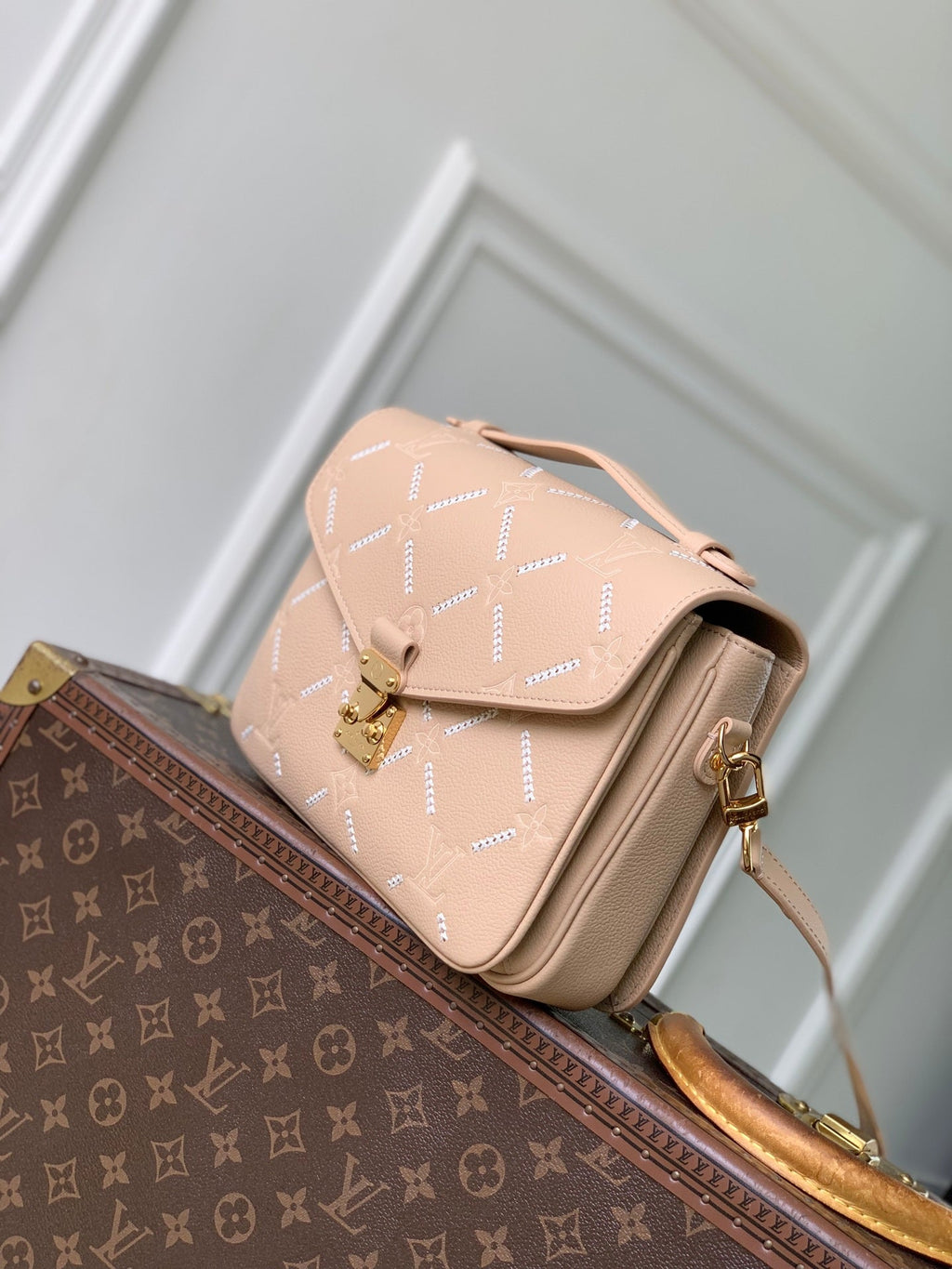 LV M29497 Louis Vuitton Pochette Métis MM Bag Hazelnut Couture