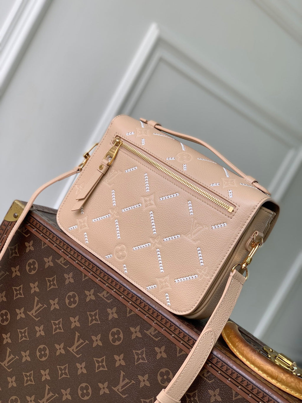 LV M29497 Louis Vuitton Pochette Métis MM Bag Hazelnut Couture