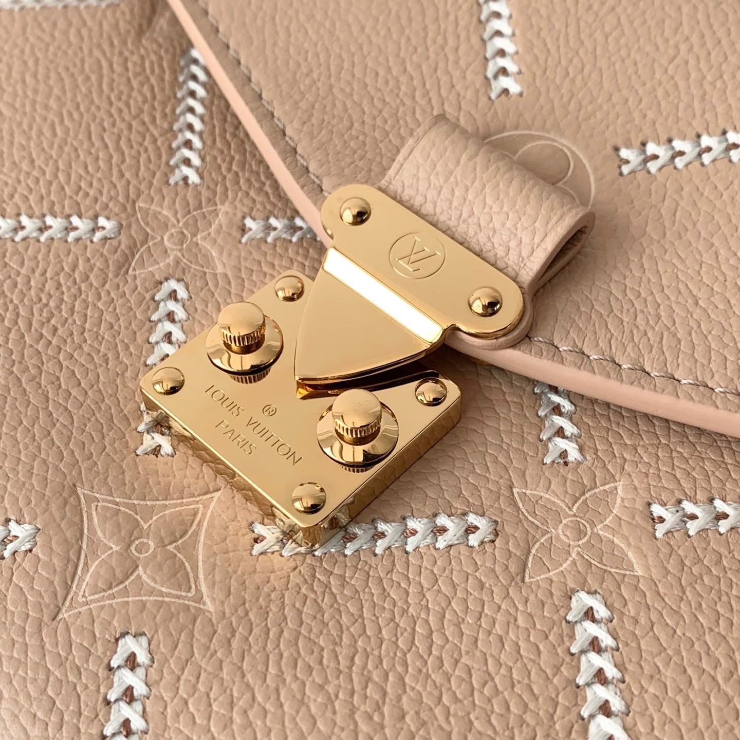 LV M29497 Louis Vuitton Pochette Métis MM Bag Hazelnut Couture