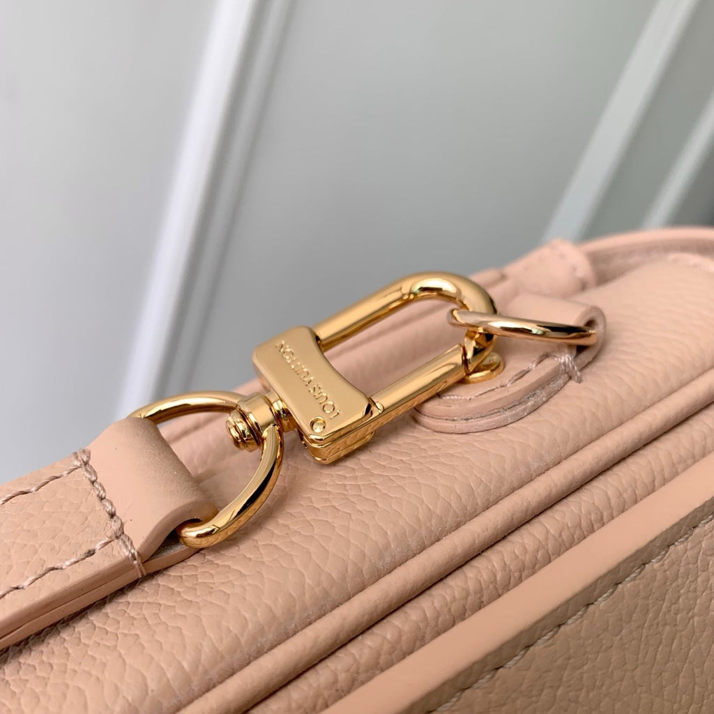 LV M29497 Louis Vuitton Pochette Métis MM Bag Hazelnut Couture