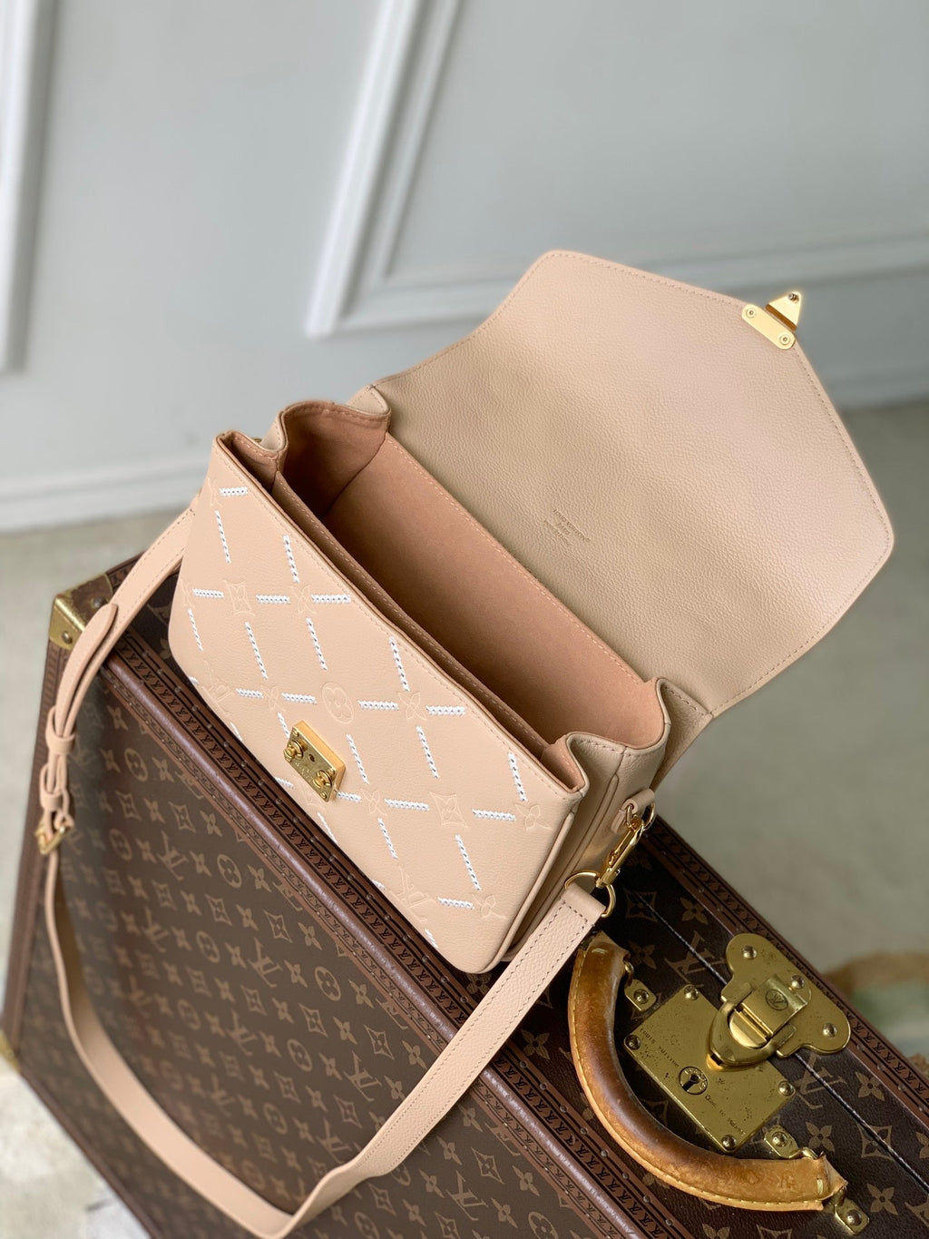 LV M29497 Louis Vuitton Pochette Métis MM Bag Hazelnut Couture