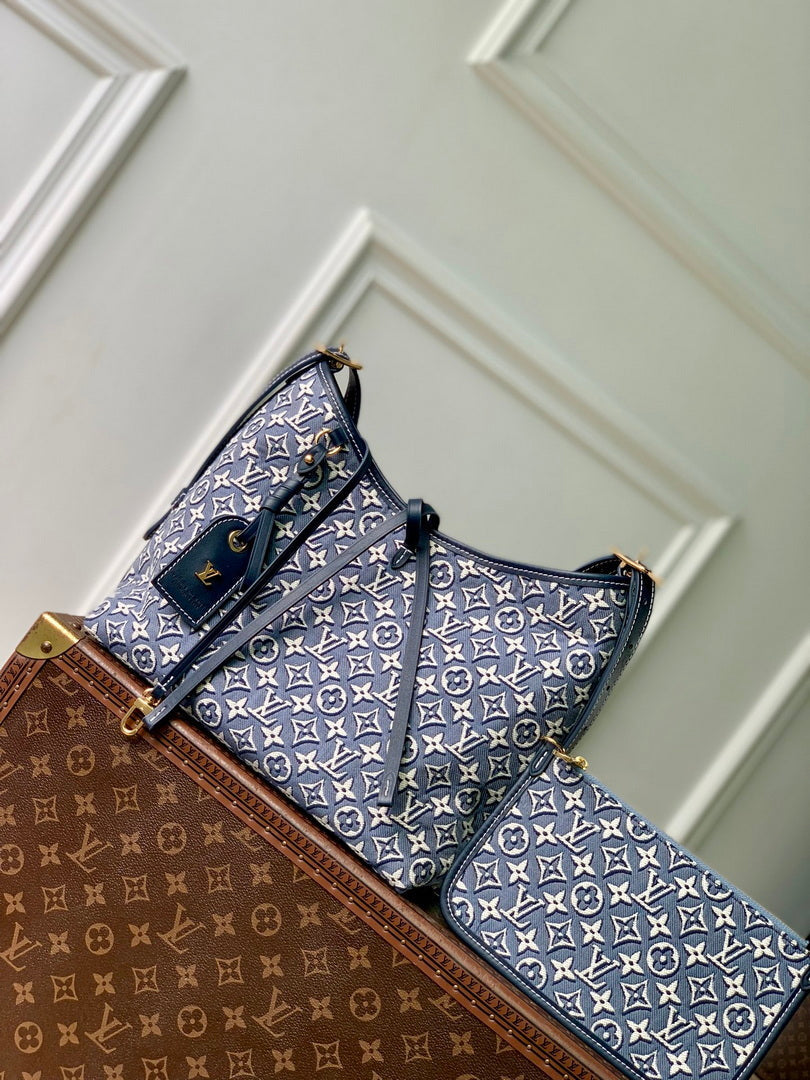 LV M2A155 Louis Vuitton Pochette Hills Bag Monogram Bleu