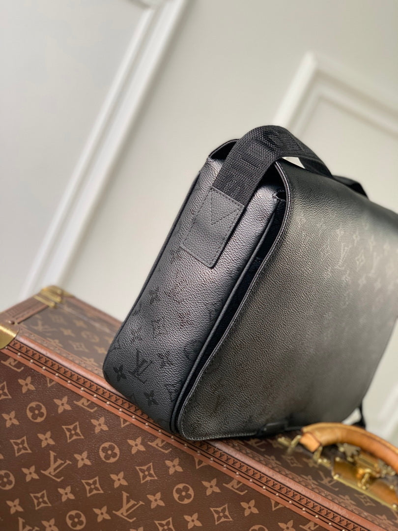 LV M2A192 Louis Vuitton Bastille MM Messenger Bag Black