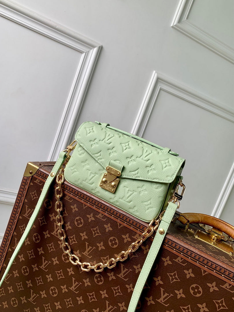 LV M2A339 Louis Vuitton Pochette Métis East-West Bag Minty