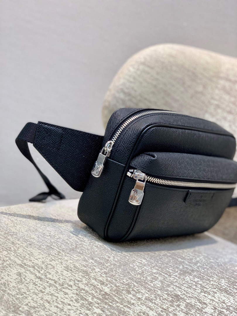 LV M30245 Louis Vuitton Outdoor Bumbag Black - Default Title - View 2