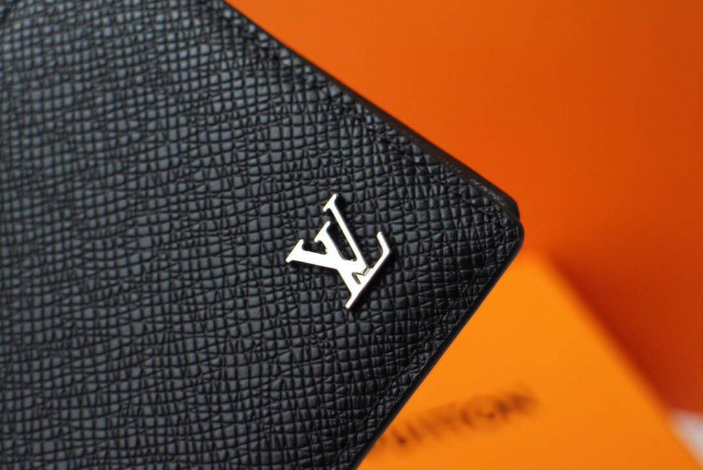 LV M30295 Louis Vuitton Multiple Wallet taiga Black