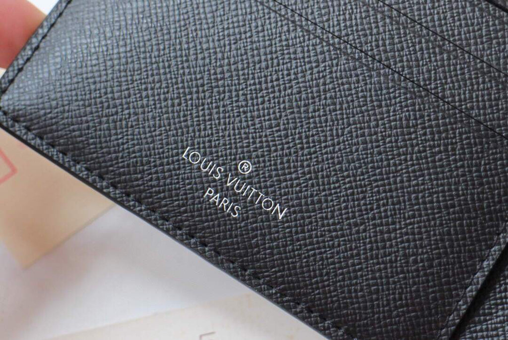 LV M30295 Louis Vuitton Multiple Wallet taiga Black