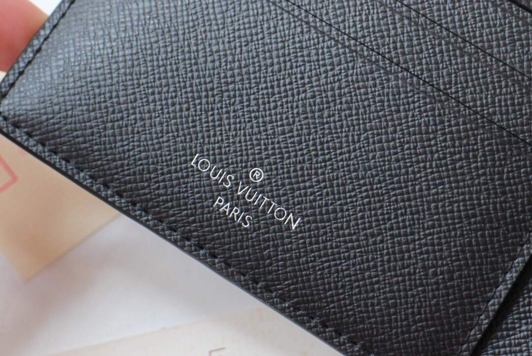 LV M30295 Louis Vuitton Multiple Wallet taiga Black
