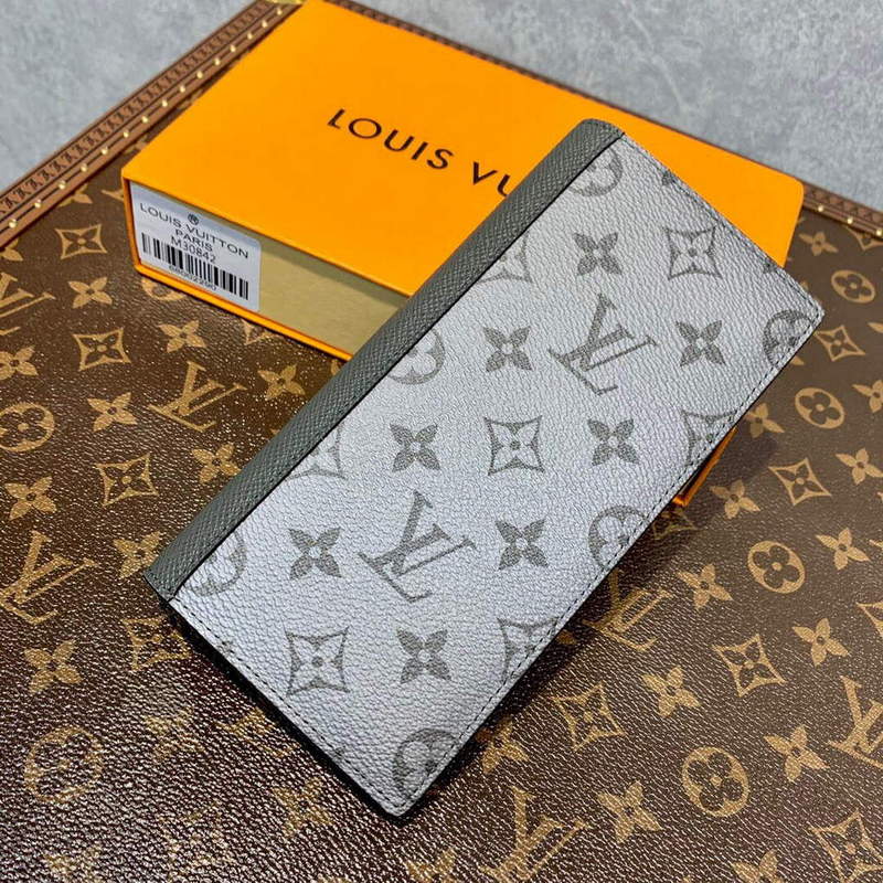 LV M30298 Louis Vuitton Brazza Wallet Taiga leather - Default Title - View 1