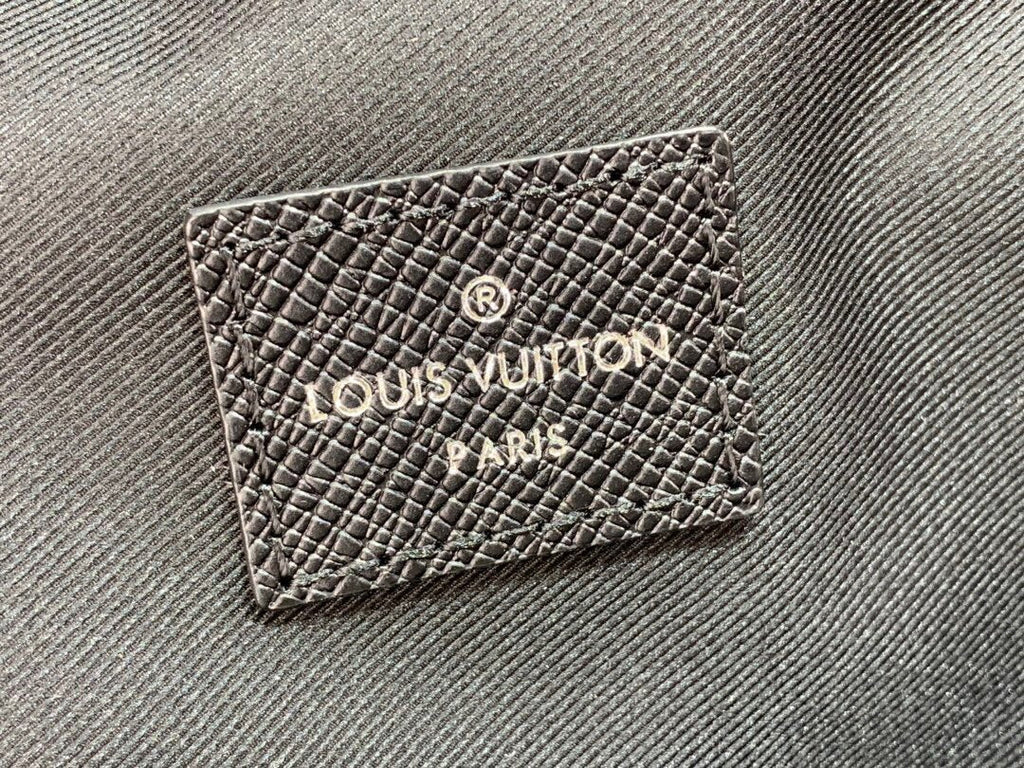 LV M30443 Louis Vuitton Avenue Sling Bag Black - luxibagsmall