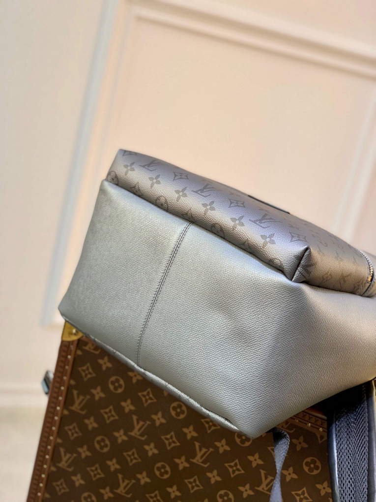 LV M30835 Louis Vuitton Discovery Backpack PM Silver - Default Title - View 4
