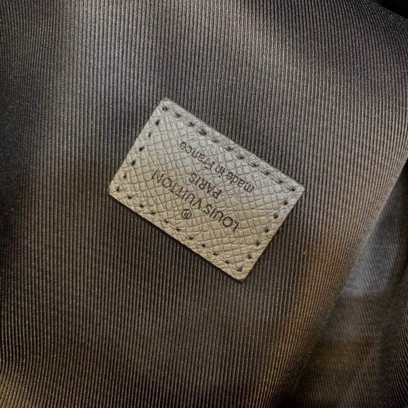 LV M30835 Louis Vuitton Discovery Backpack PM Silver