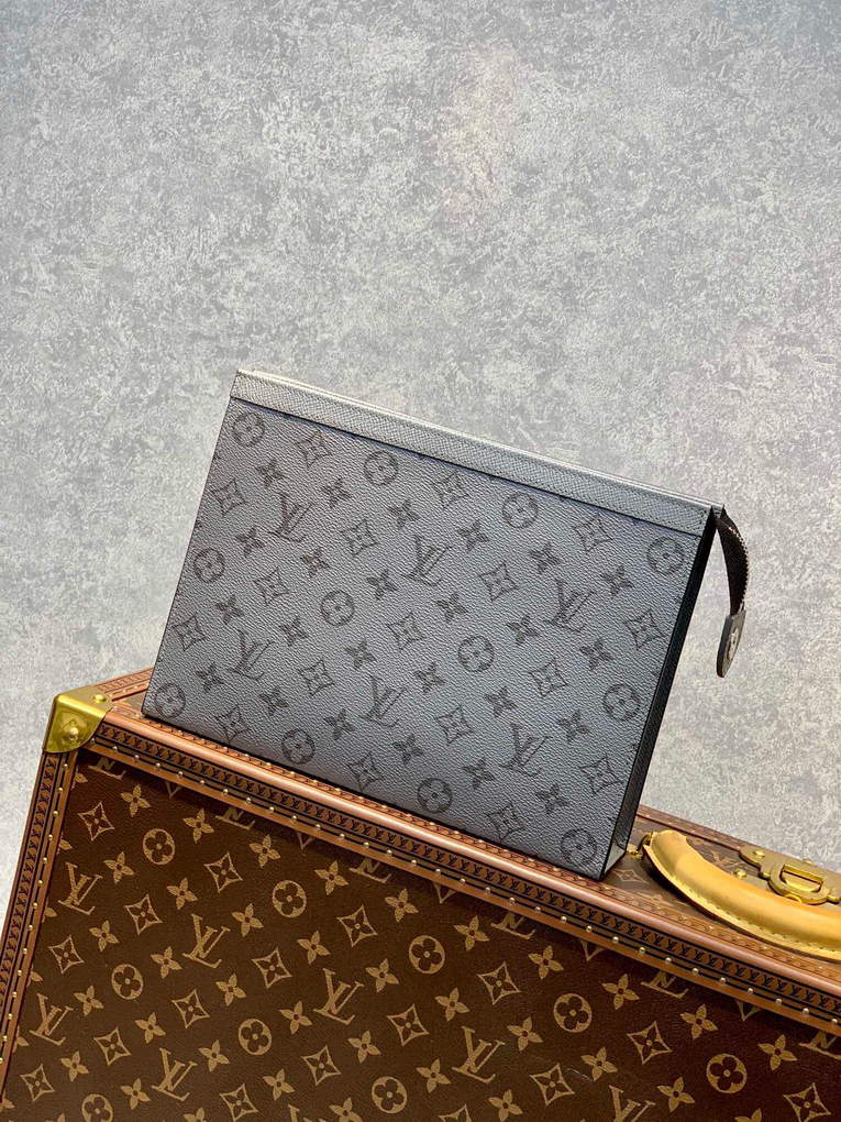 LV M30840 Louis Vuitton Pochette Voyage MM Taiga leather - Default Title - View 1