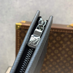 LV M30840 Louis Vuitton Pochette Voyage MM Taiga leather - Default Title - View 5