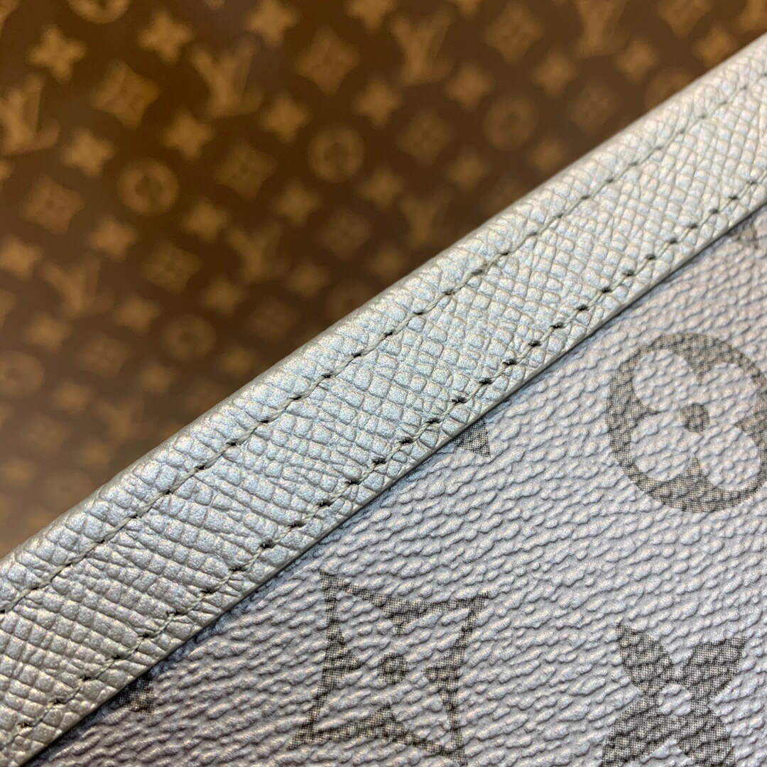 LV M30840 Louis Vuitton Pochette Voyage MM Taiga leather - Default Title - View 8