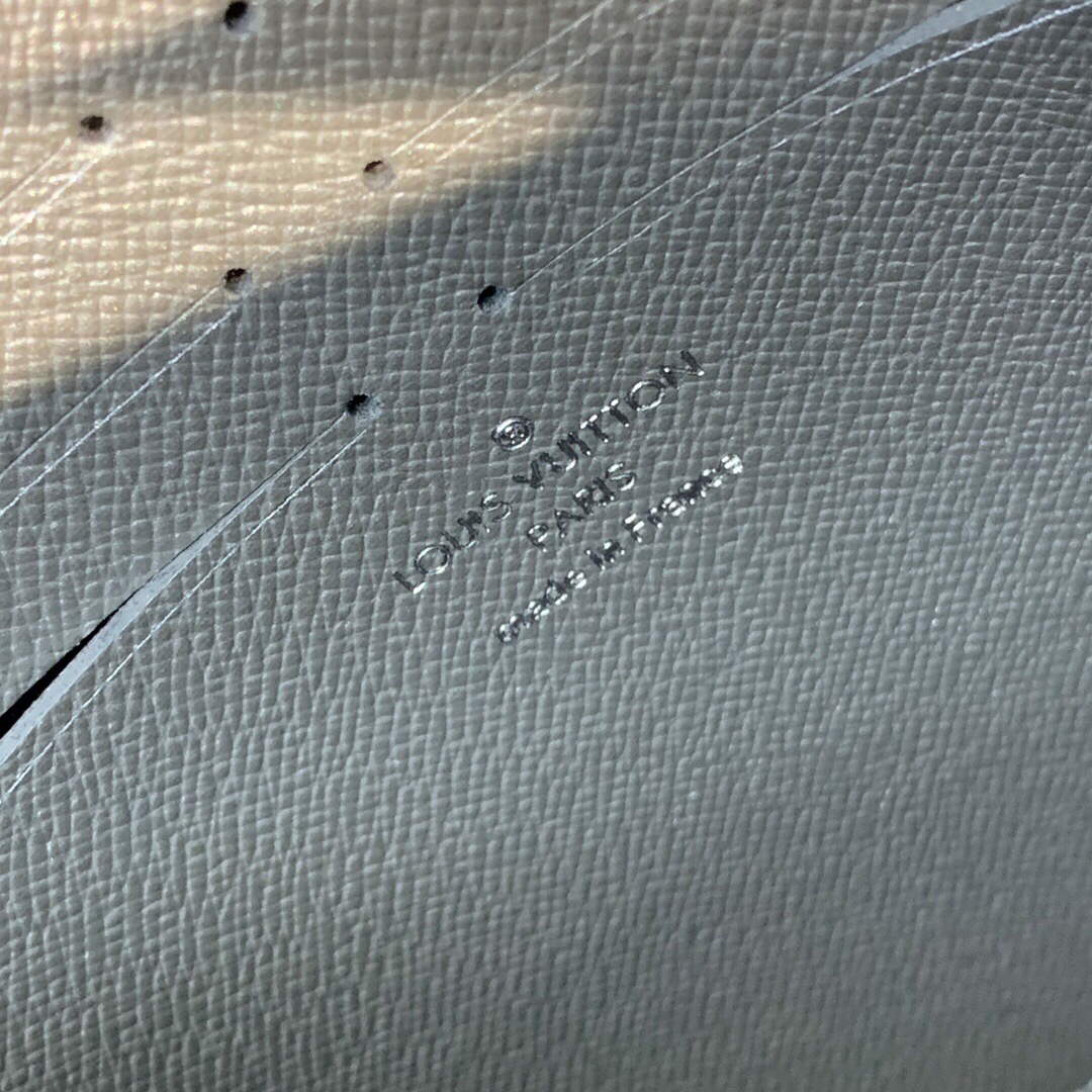 LV M30840 Louis Vuitton Pochette Voyage MM Taiga leather