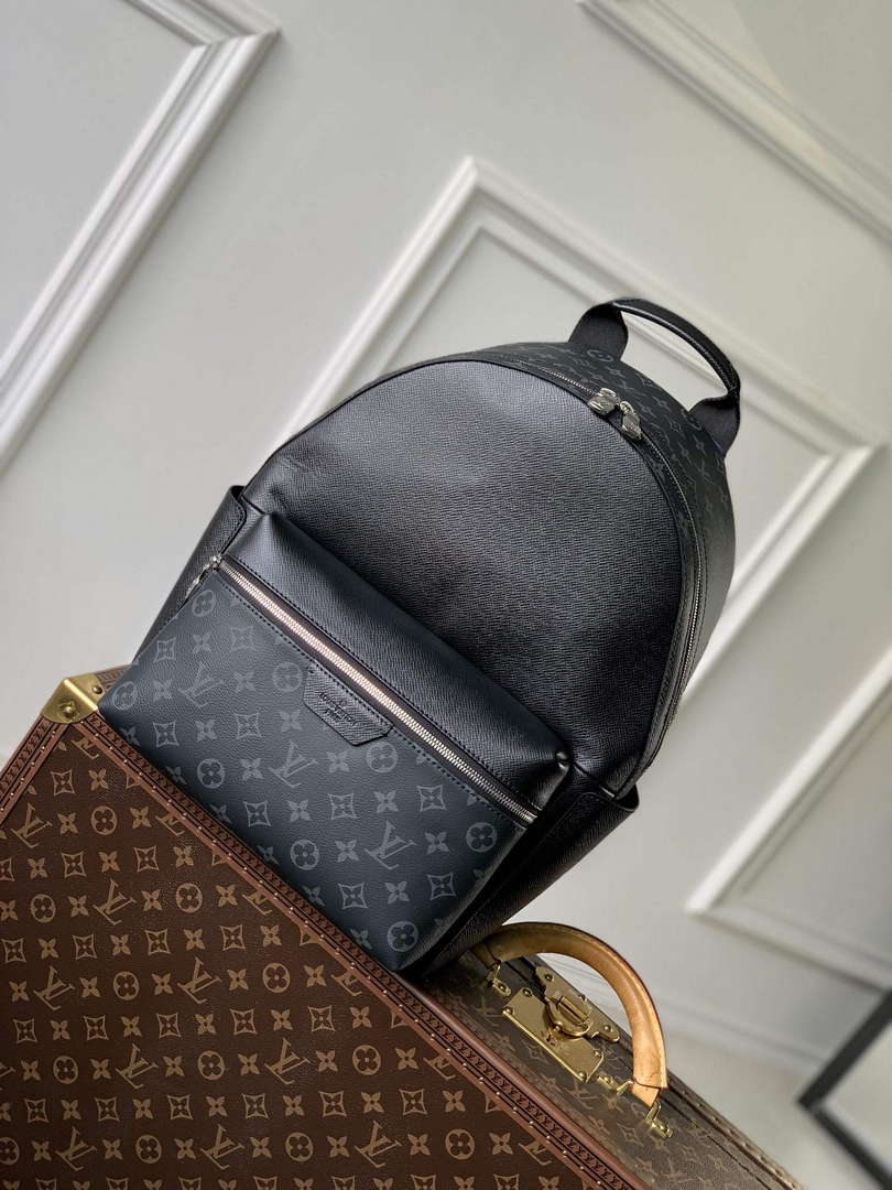 LV M31033 Louis Vuitton Discovery Backpack Bag Black - Default Title - View 1