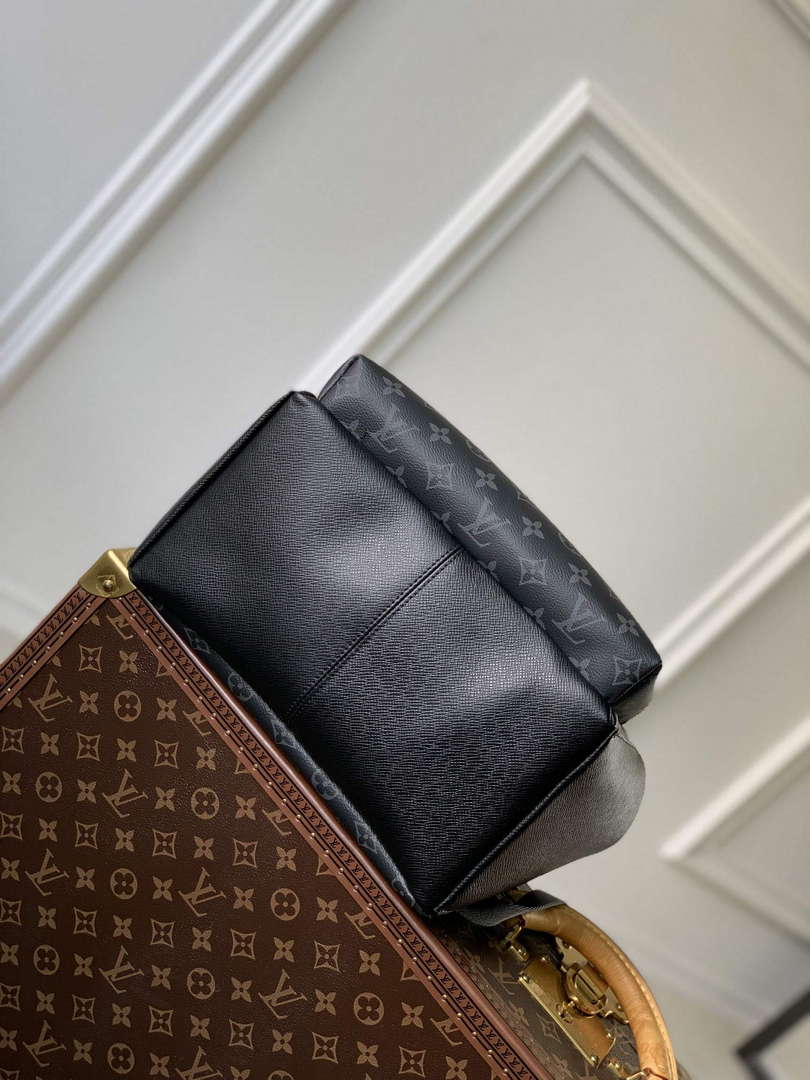 LV M31033 Louis Vuitton Discovery Backpack Bag Black - Default Title - View 4