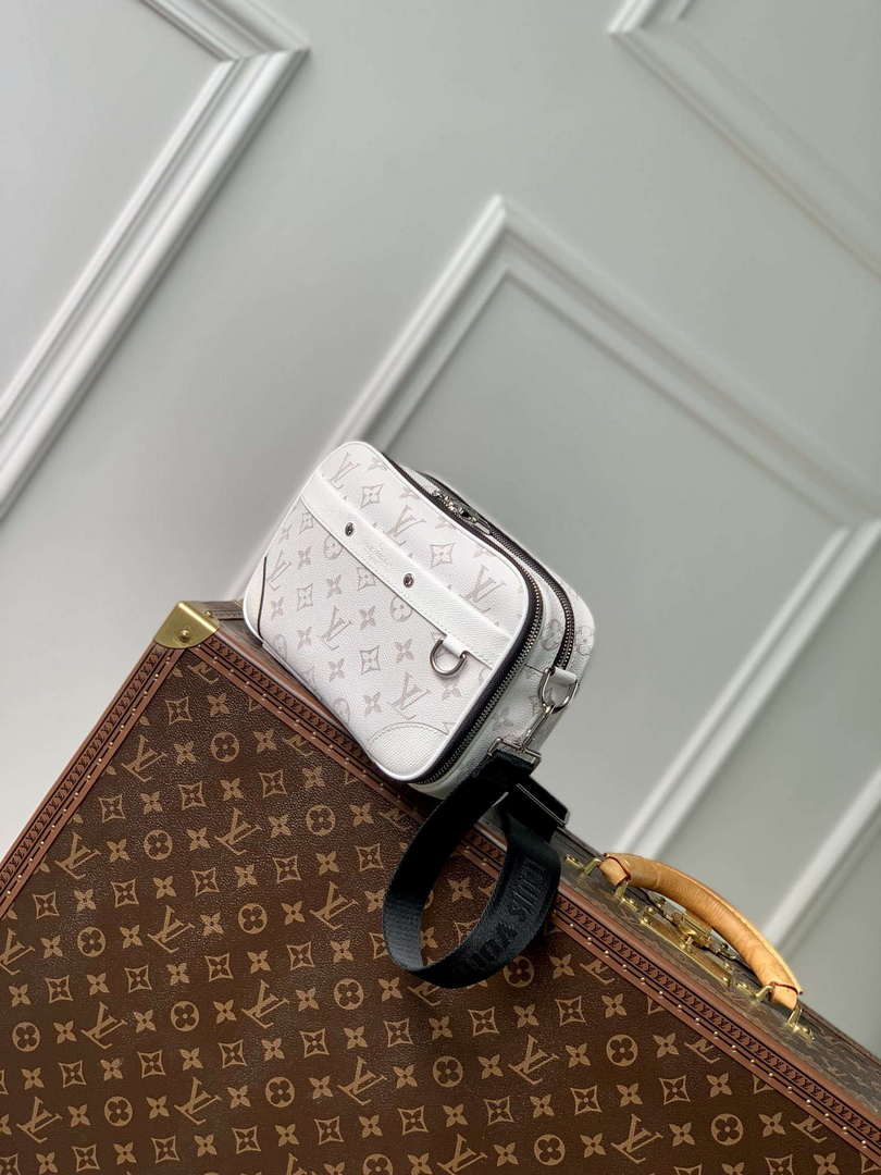 LV M31069 Louis Vuitton M14073 Alpha Messenger Bag Optic White