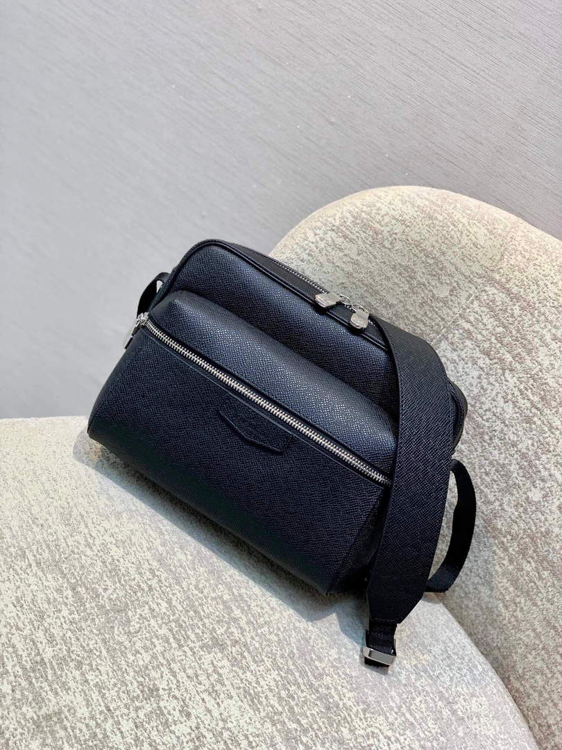 LV M33435 Louis Vuitton Outdoor Messenger PM Bag Black - Default Title - View 1