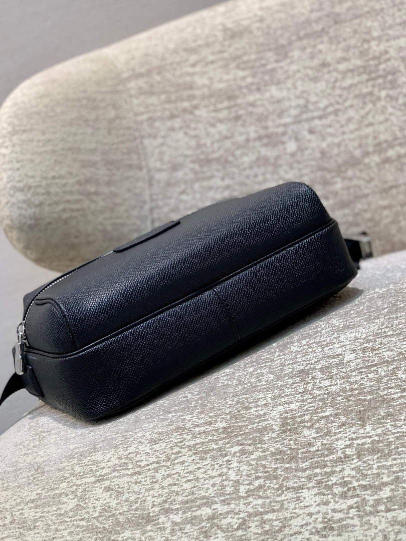 LV M33435 Louis Vuitton Outdoor Messenger PM Bag Black - Default Title - View 3