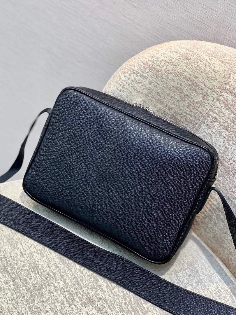LV M33435 Louis Vuitton Outdoor Messenger PM Bag Black - Default Title - View 4